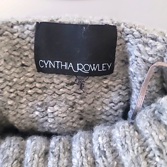 🍁HAPPY FALL🍁BEAUTIFUL CYNTHIA ROWLEY SPORTY GRAY SWEATER! - Picture 8 of 9